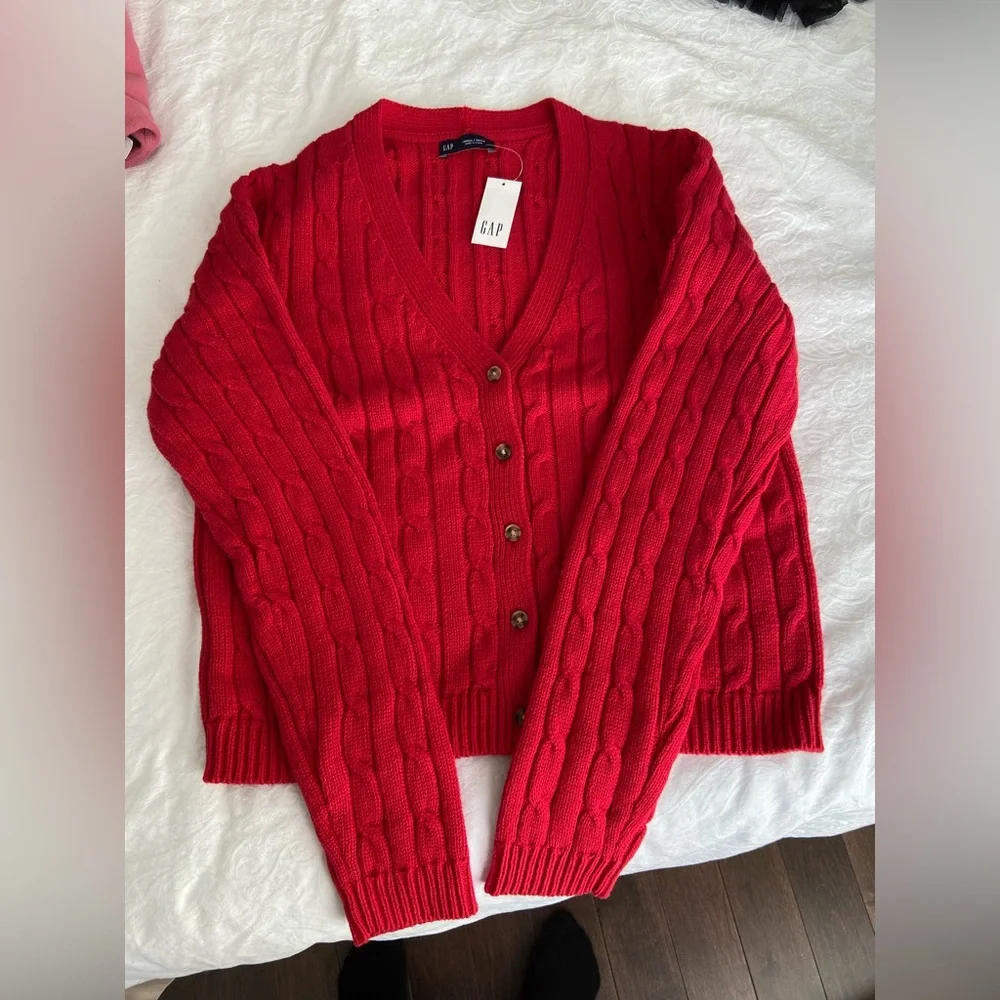 SOLD🥳 GAP 100% cotton cable knit v-neck cardigan - Picture 1 of 5
